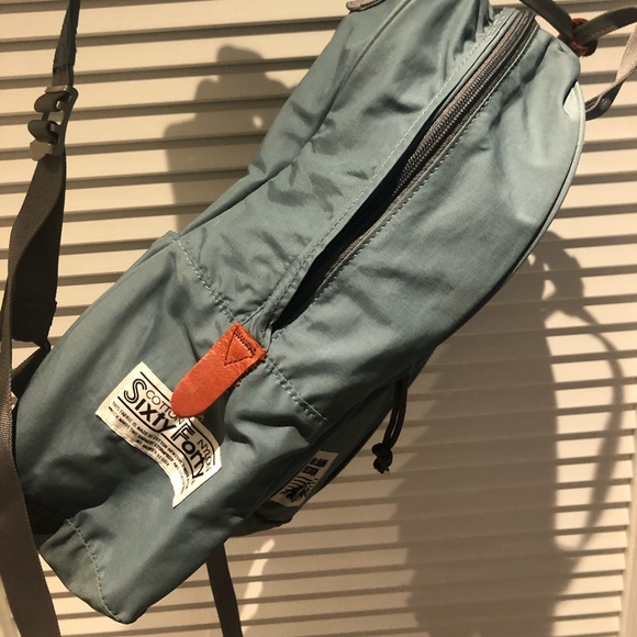 Mt. Rainier Design Backpack 🎒 - Picture 4 of 8